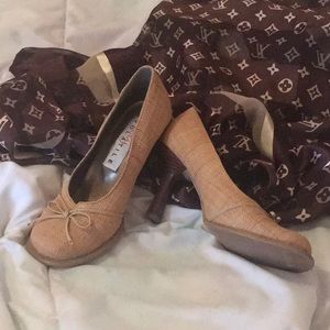 Wicker heels